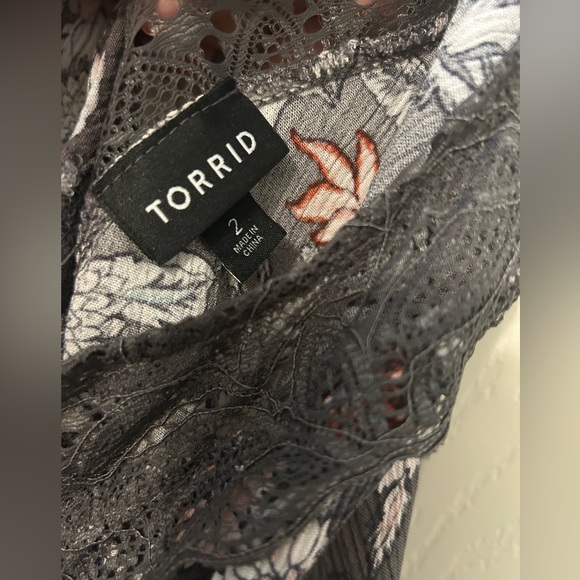 Torrid Grey Illusion Sharkbite gauze tank plus size 2x - Picture 6 of 9